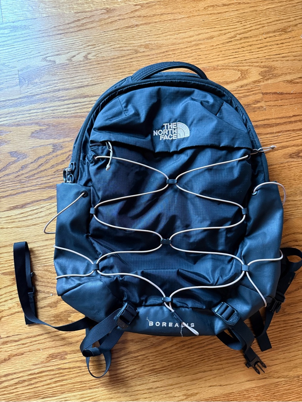 The North Face Black Borealis-style Men’s Backpack with Front Bungee, 20” x 16”